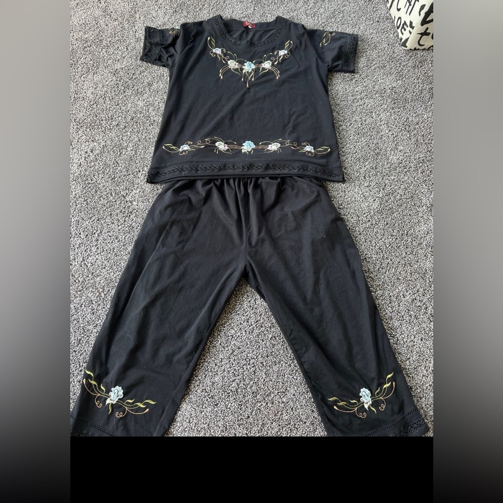 Women’s petite TNY fashion set size large